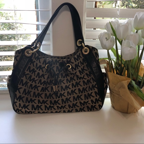 Michael Kors Handbags - Michael Kors Bag